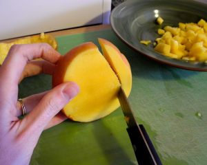 how to cut a mango 5