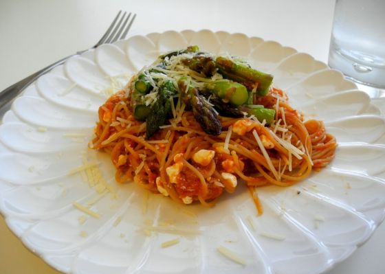 whole wheat pasta marinara with ricotta and asparagus